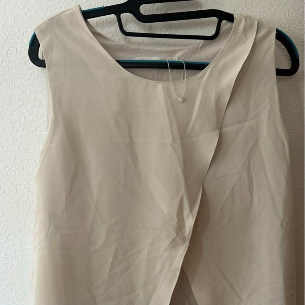 Women's top, sleeveless, size M